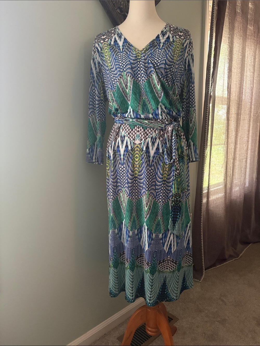 Jones New York Green and Blue Printed V-Neck Long Sleeve Midi Dress